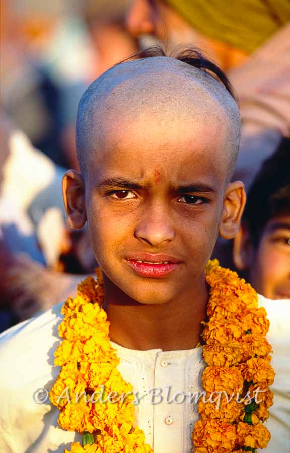  Pilgrim boy with garland 